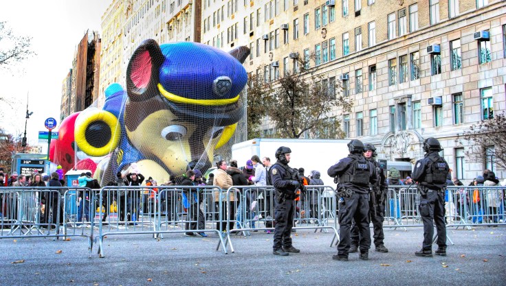 20171122 IMG_9743 7D filling the balloons