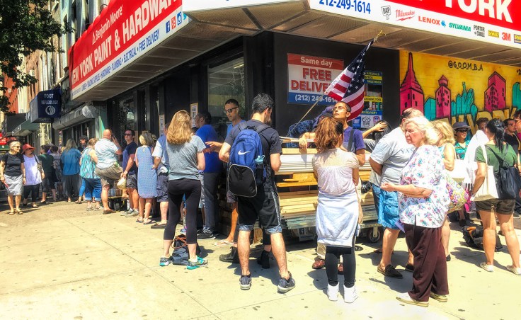 20180629 IMG_9420 iphone line at glassers