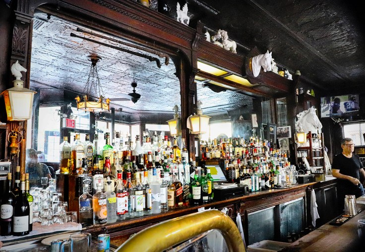 02 20181007 IMG_5540 7D white horse bar esm